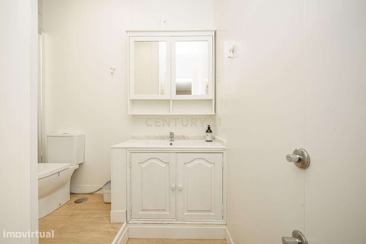 Apartamento T5 no Bairro do Liceu - Ideal para Famílias ou Investiment-13