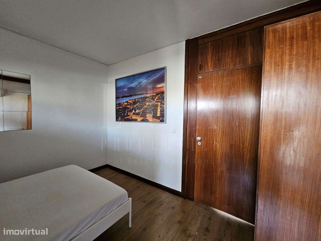 APARTAMENTO T1 EM CARCAVELOS COM VISTA MAR 1ª LINHA A 200m DA PRAIA-24