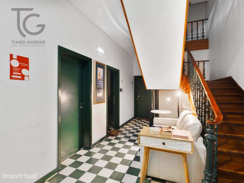 Prédio com 7 Unidades de AL e Loja em Lisboa-5