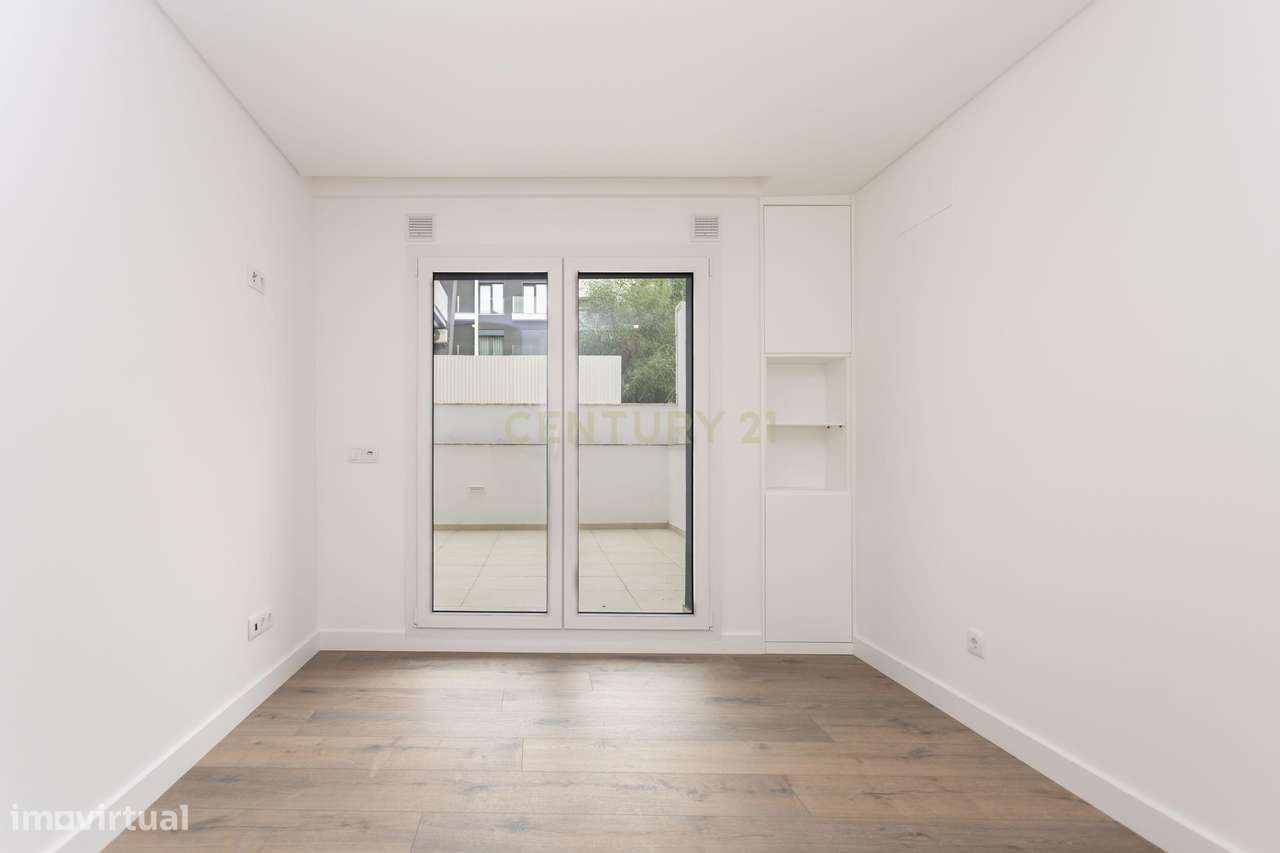 Dois Apartamentos Modernos (T3 + T2) na Qta. do Desembargador – Feijó-37