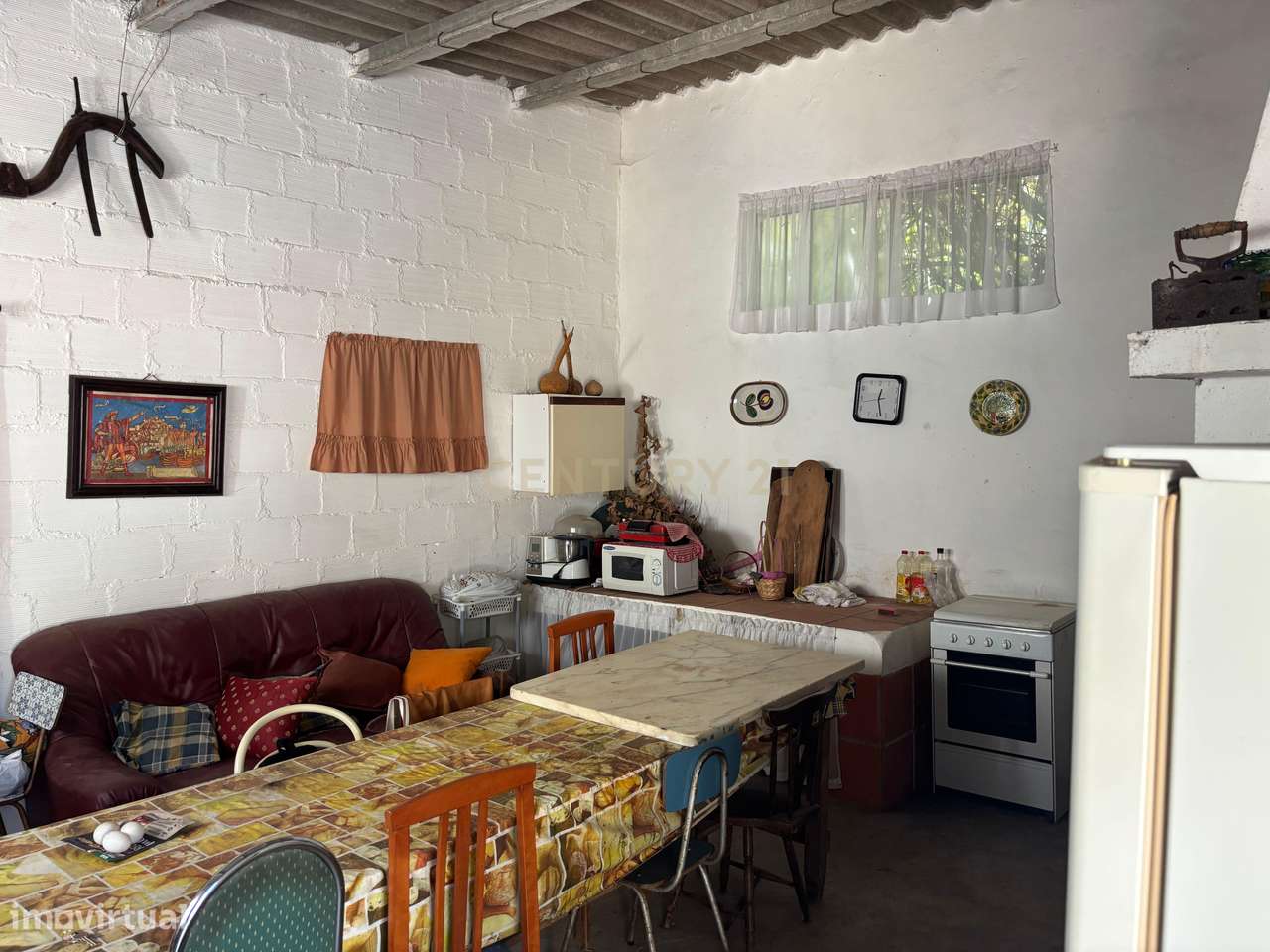 Quintinha com Moradia T2 + Armazém | 2ha vedados | Rio | Fruteiras | A-30