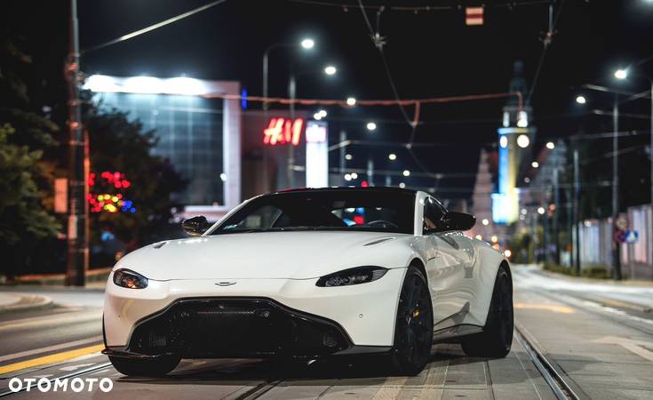 Aston Martin Vantage - 15