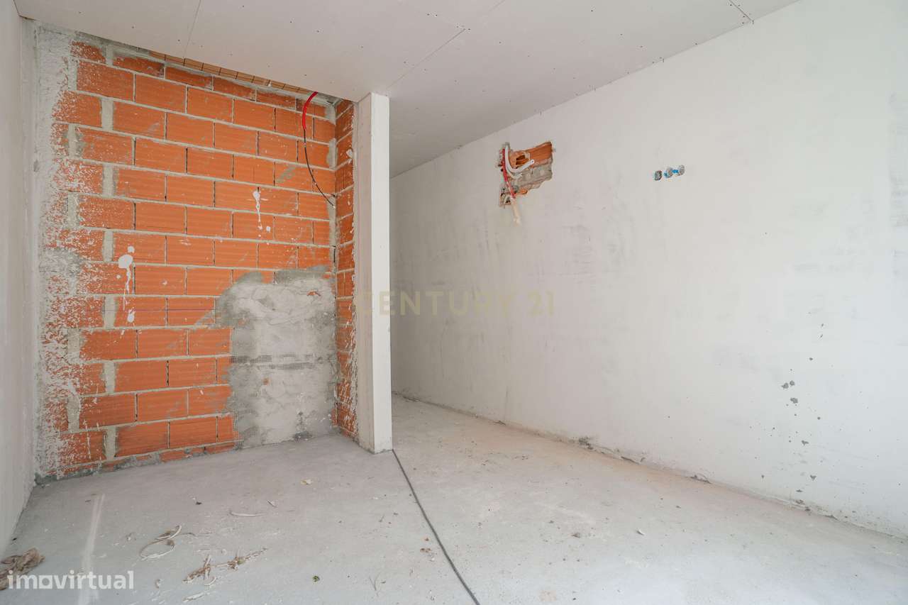 Moradia T3 com Piscina e Jardim em Salir do Porto-21