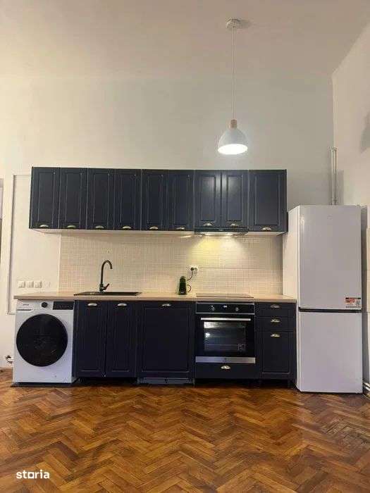 Apartament 3 camere, loc de parcare, cladire istorica, Centru - Imagine principală: 3/8