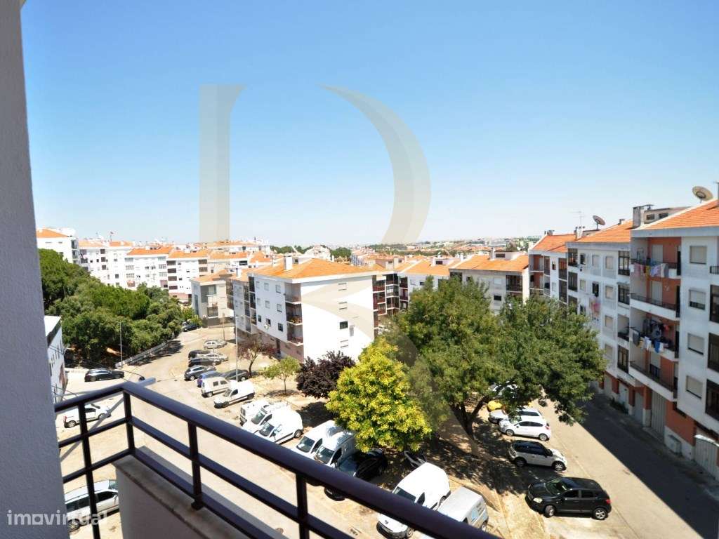 Apartamento T4 remodelado com varanda na Cruz de Pau-7