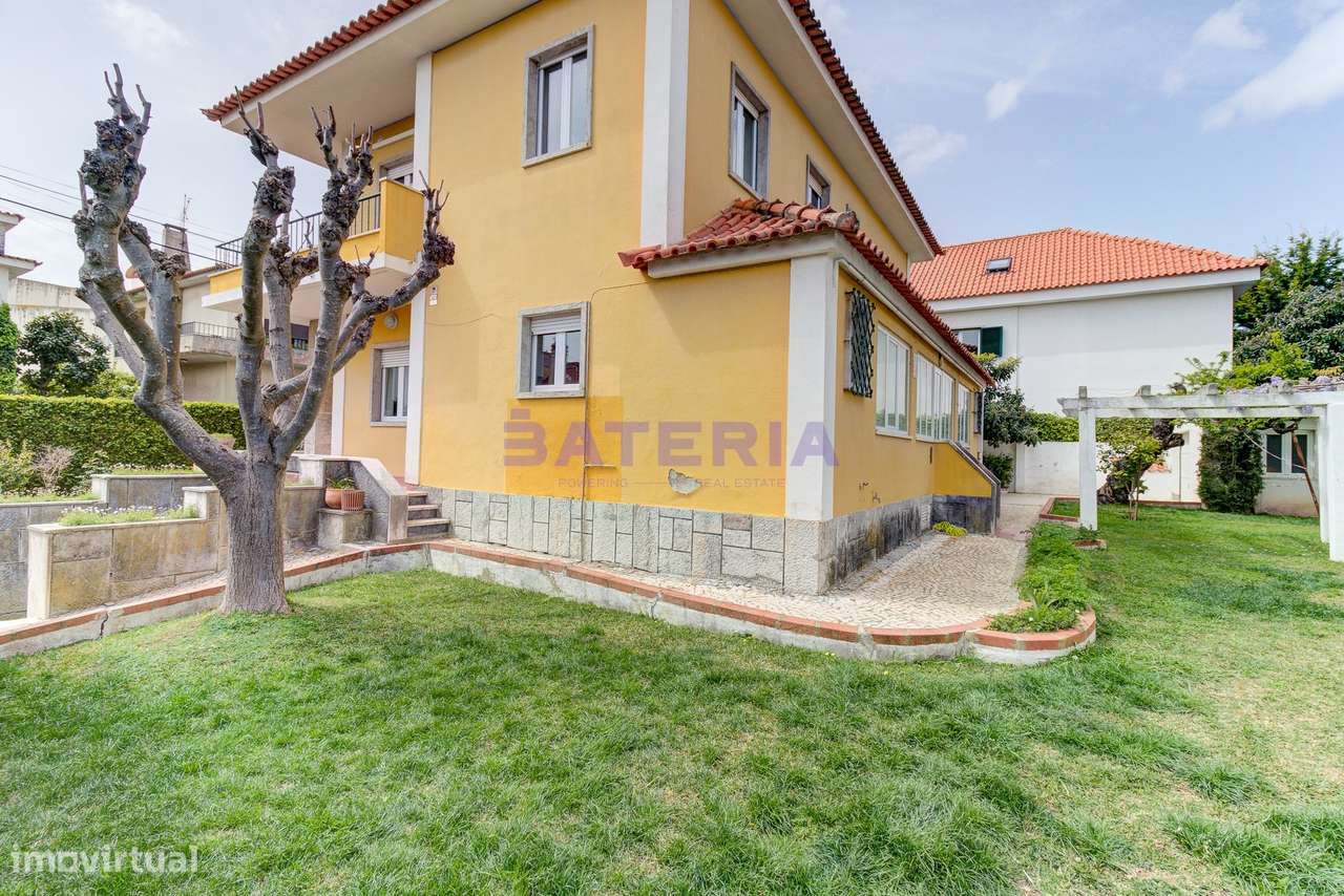 Moradia Independente T5 em Linda-a-Velha-42