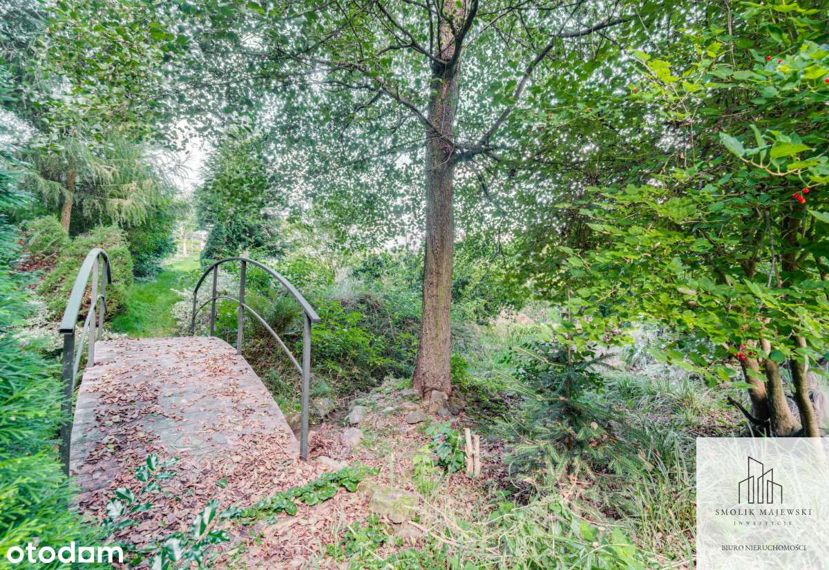 Rezydencja z basenem i pięknym ogrodem-15