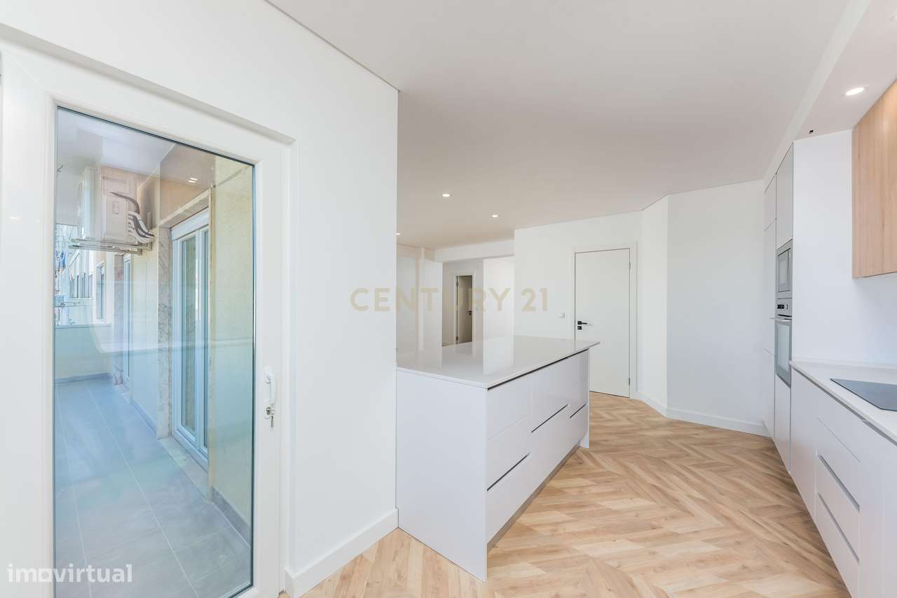 Apartamento T3 Totalmente Remodelado – Cova da Piedade, Almada-8