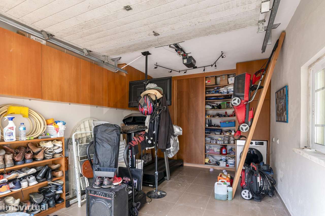 Moradia T4 Independente com Jardim – A 12 min a pé da Praia e 35 min d-19