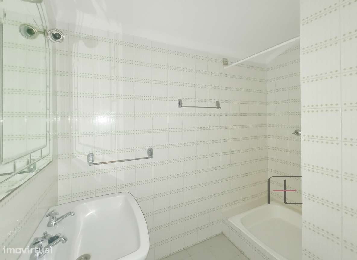 T2 em Ovar com Terraço e Elevado Potencial de Rendimento-5