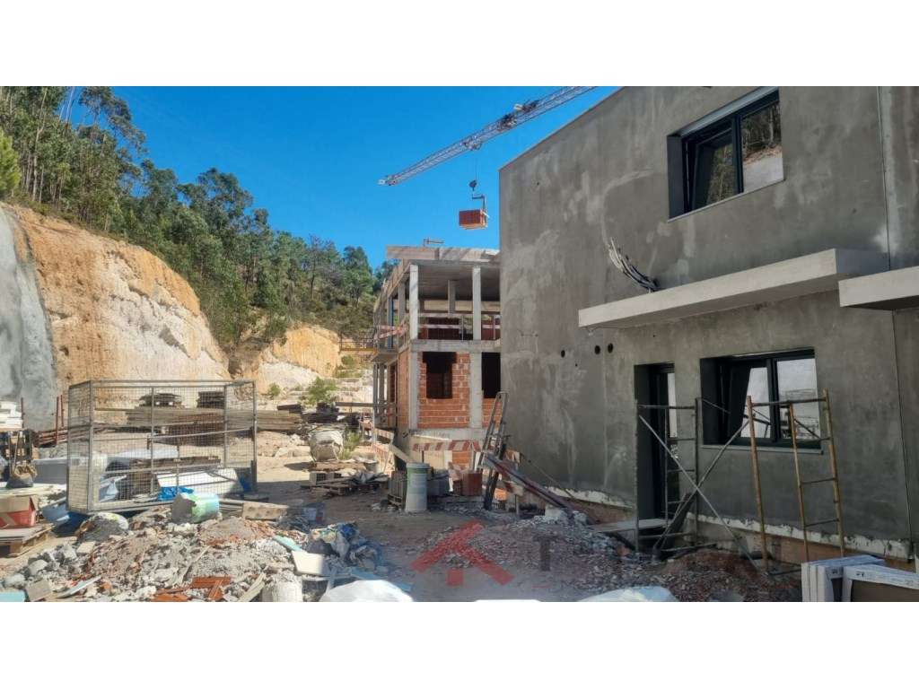 Moradias T4 contemporâneas a 5 minutos de Torres Vedras-5