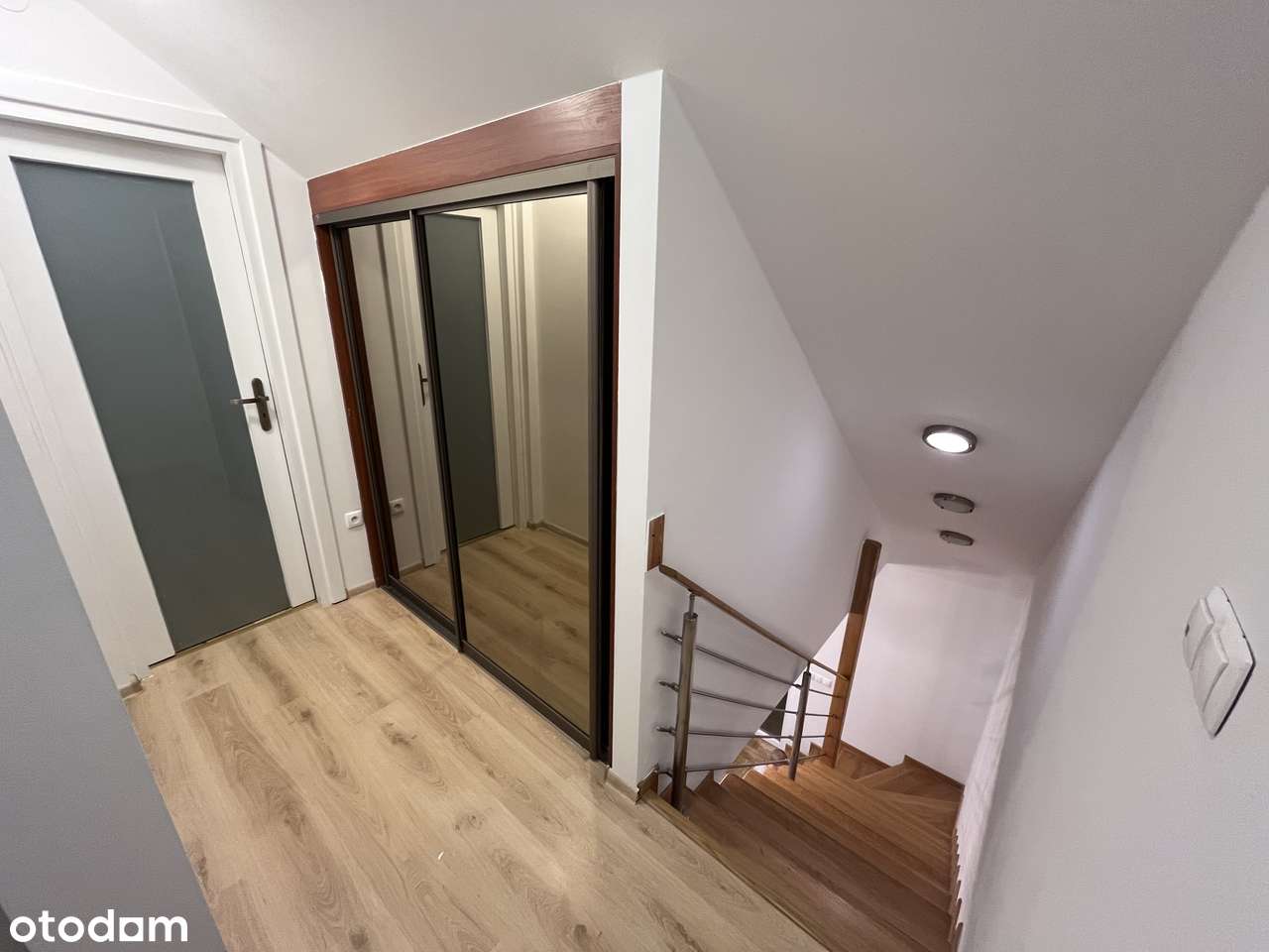 Nowoczesny dom z 5 pokojami na wynajem - Pełny obrazek: 3/7