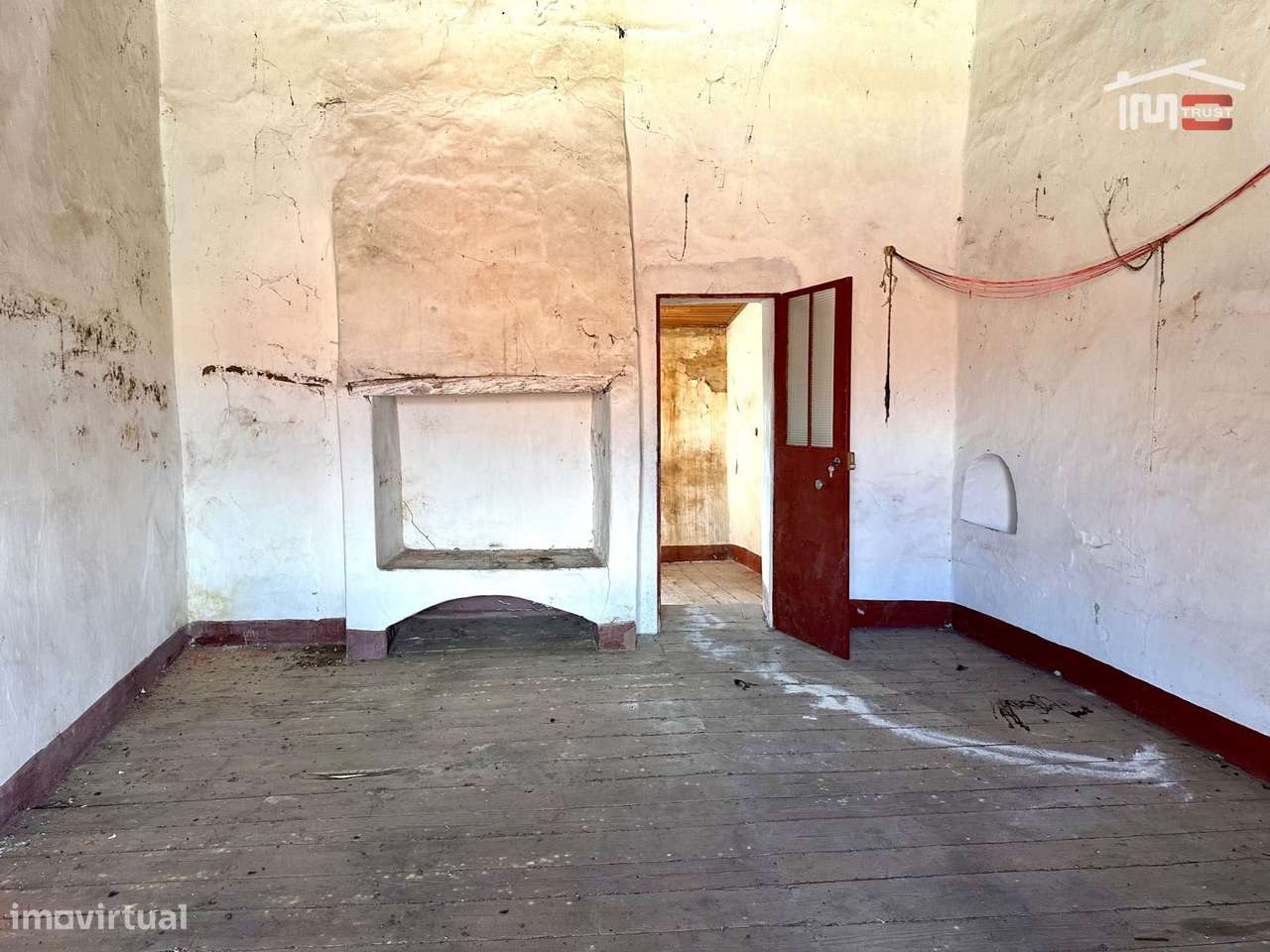 Fantástico Investimento - Moradia com Quintal - Sarilhos Grandes-25