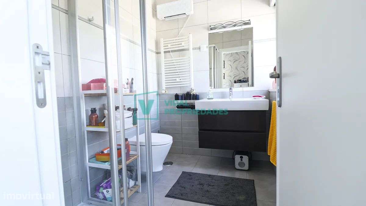 Apartamento T2 com garagem em box e piscina-26
