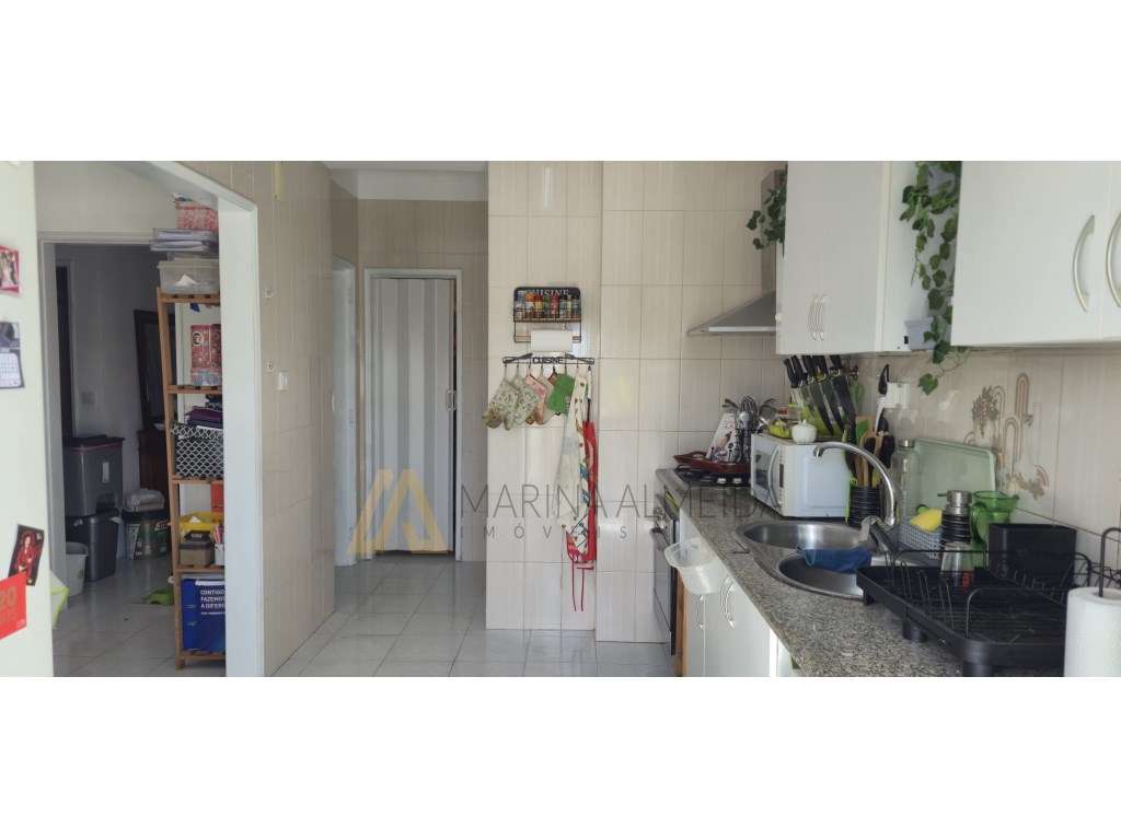Apartamento t3 transformado em t2 com 2 varandas e arrecadação no c...-5