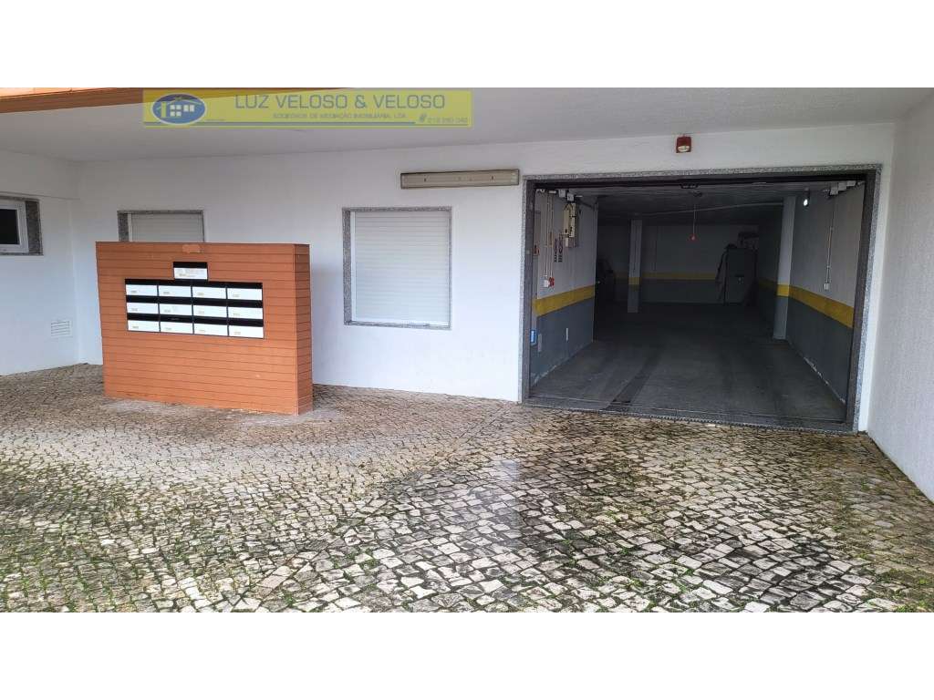 T1 com boas áreas, 2 lugares de parqueamento e arrecadação-59