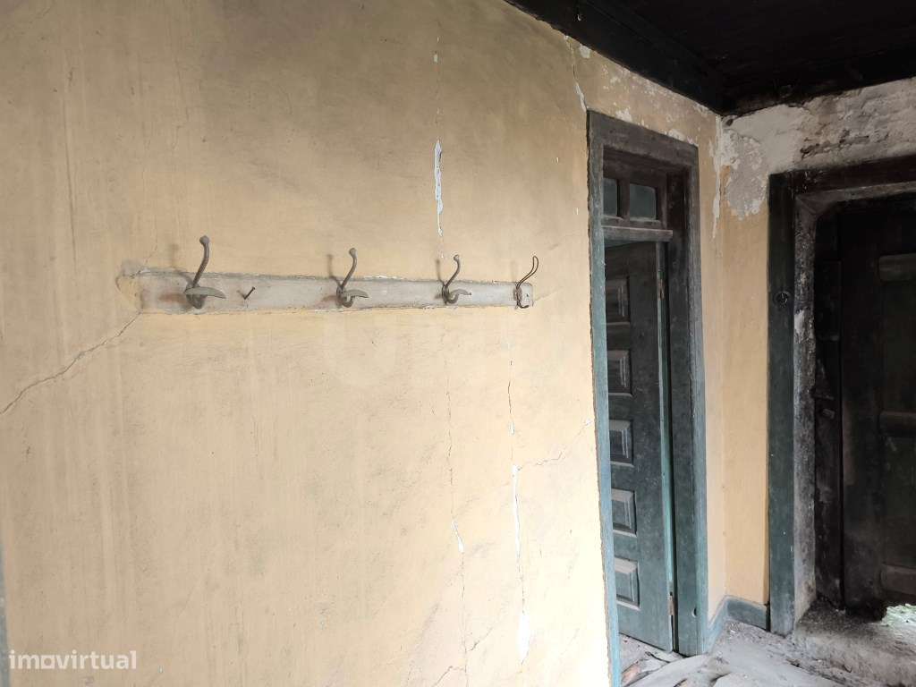 Casa antiga, em pedra, para recuperar.-13