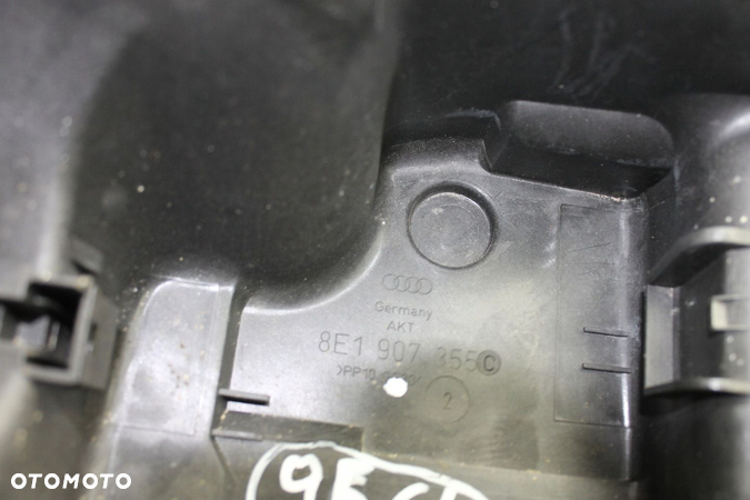 Osłona obudowa pokrywa komputera sterownika Audi A4 B6 B7 - 7