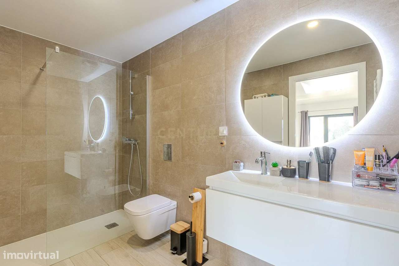 Luxuoso Apartamento de 3 Quartos novo com um Grande Terraço e Estacion-12