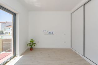 Apartamento T2 Novo com arredacação, Lavradio Barreiro