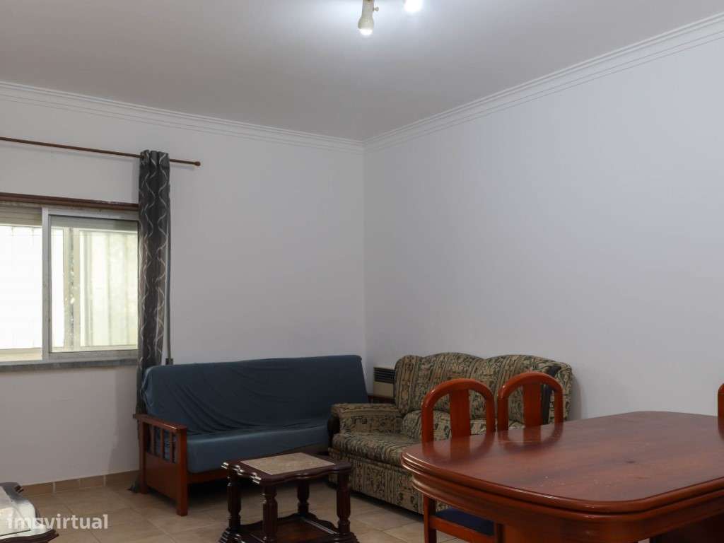 Apartamento T2 no Centro de Faro Ideal para renovar-4