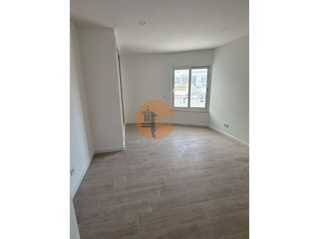 T2 em Construção no Rés do Chão (fase de acabamentos) - Boavista - Grande imagem: 5/42