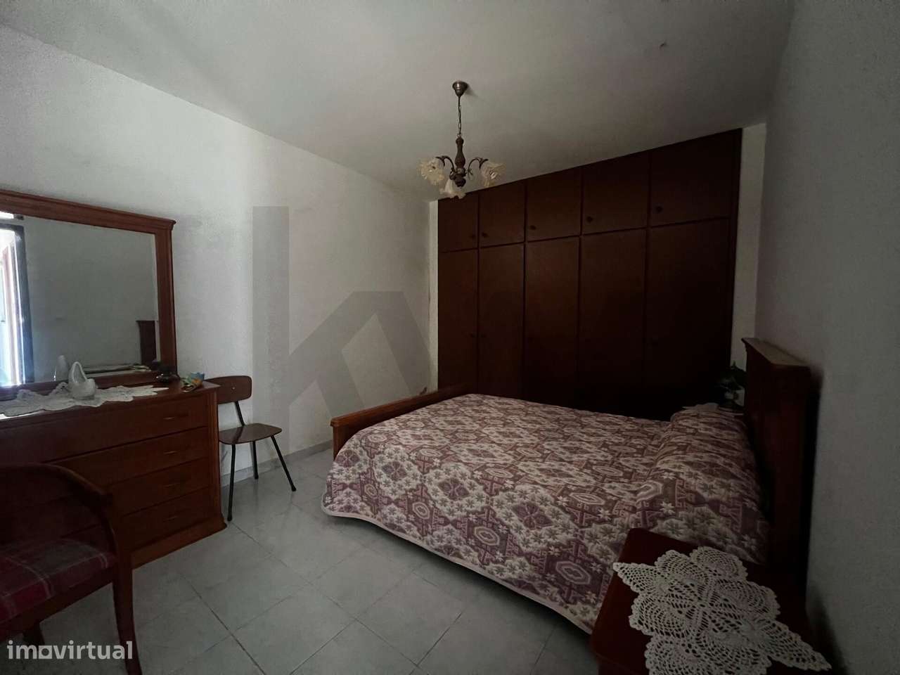 Moradia T6 com 3 pisos e entradas independentes - Grande imagem: 5/16