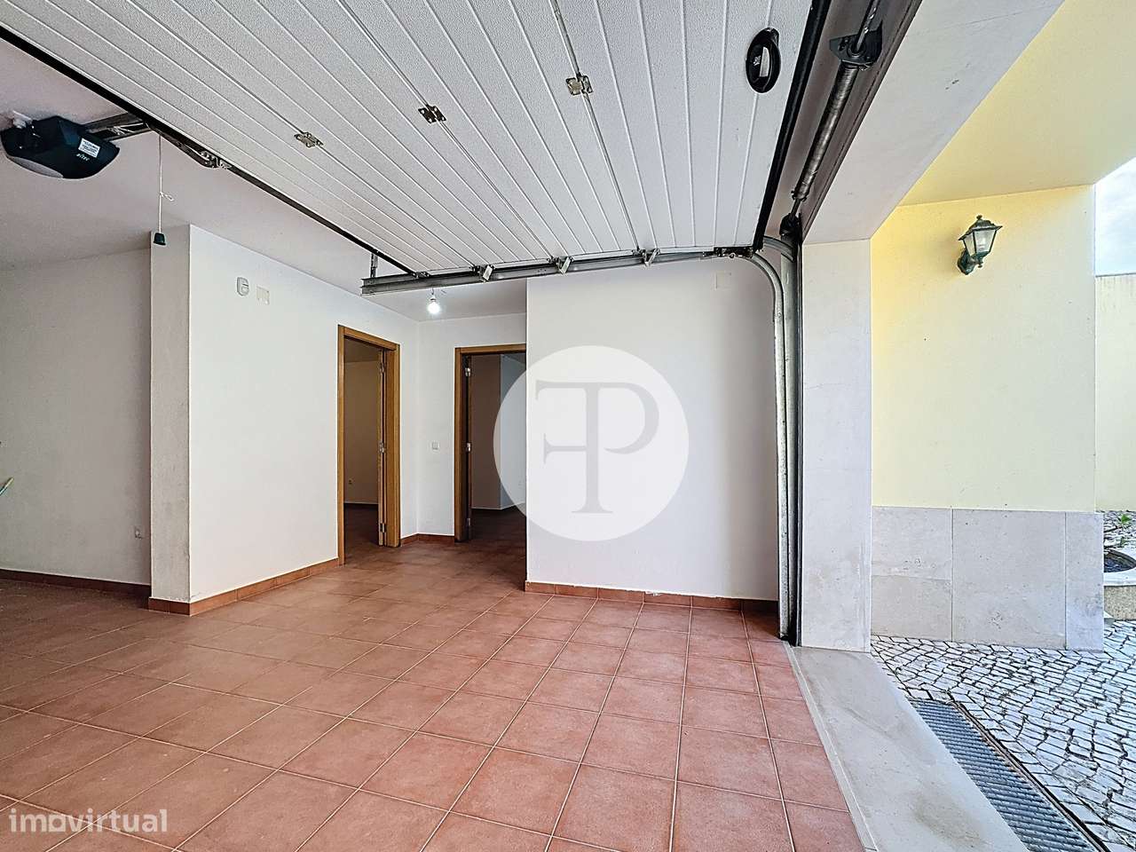 Moradia T5 com piscina no Nadadouro | 408 m² | Lote de 809 m²-50