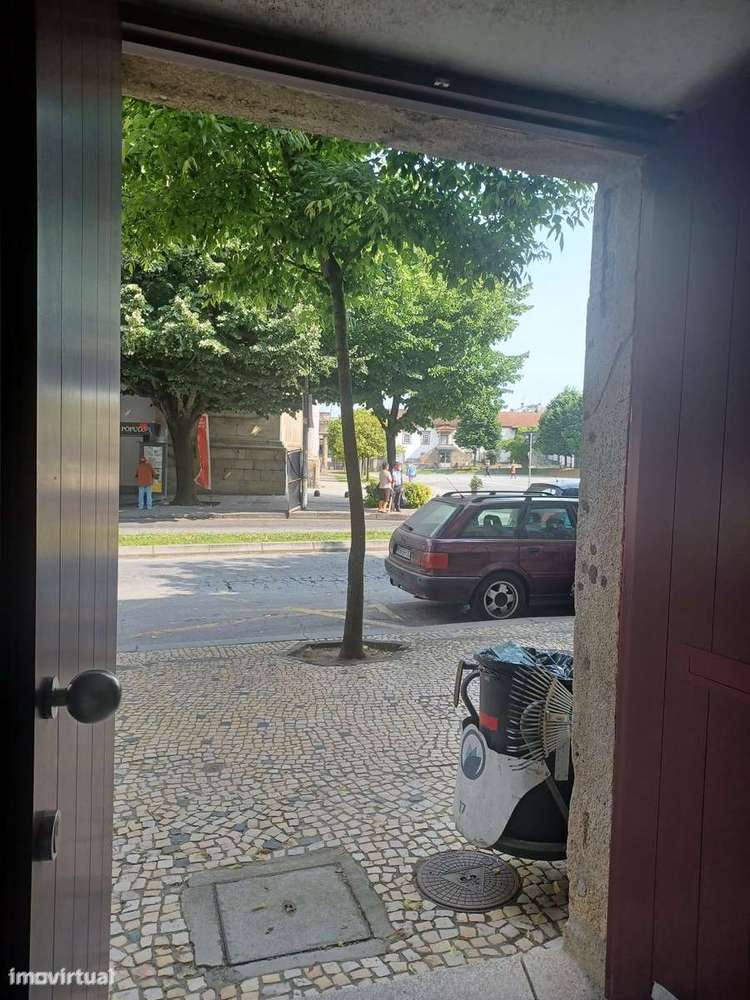 Loja para arrendar em pleno centro da cidade - Zona do Pópulo - 150 m2 - Grande imagem: 2/13