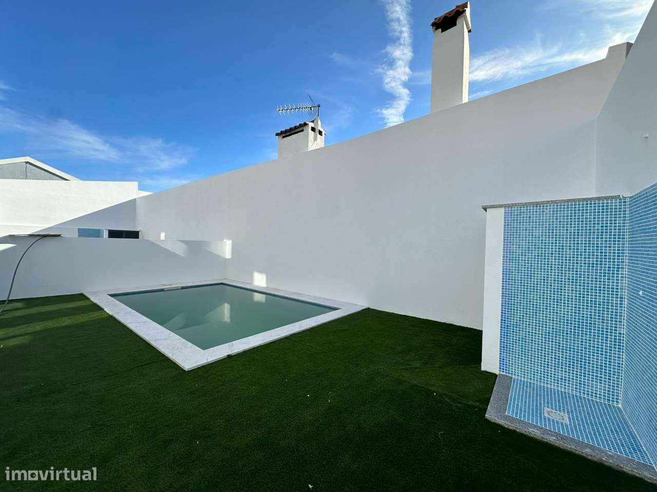 MORADIA T4 - Grande imagem: 4/24