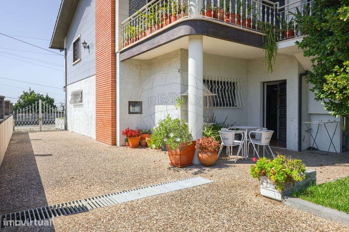 Moradia T3 | Anexo T1 | 628m2 | Lote 2140m2 | 10 min Centro Águeda-38