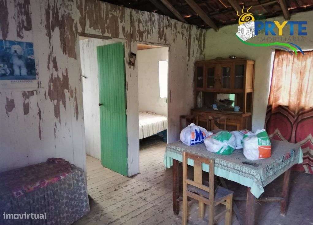 Imóvel rústico de tipologia T2 com terreno situado em P. Pequeno - Grande imagem: 4/16