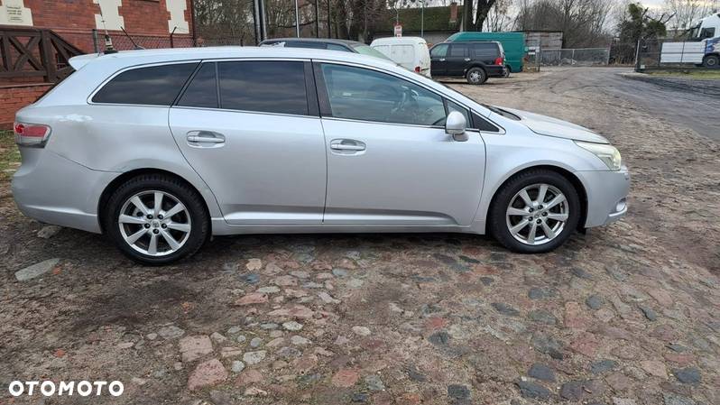 Toyota Avensis 2.2 D-4D Premium - 2