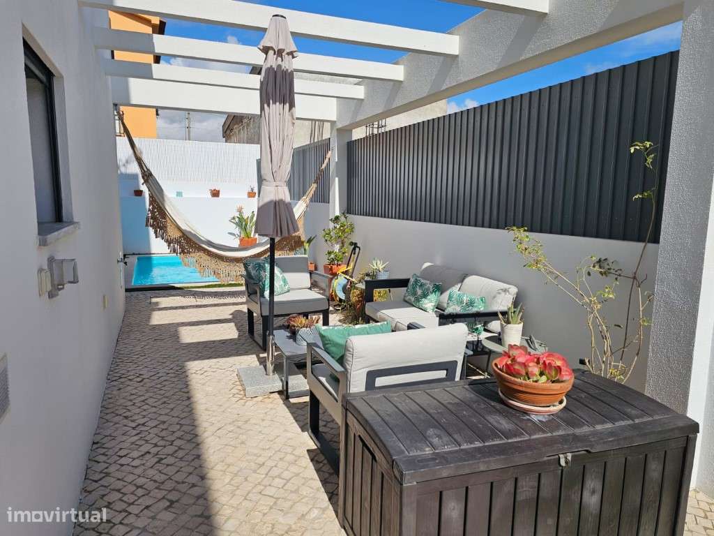 Moradia T3 Com piscina e excelente exposição solar em Fernão Ferro ... - Grande imagem: 5/43