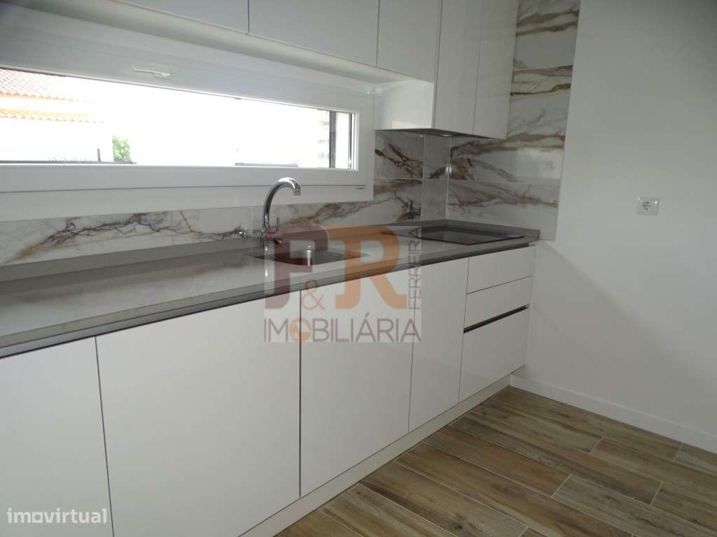 Moradias Geminada DuplexT3 com Pérgola. Pinhal do General. Fernão F...-14