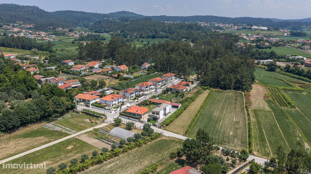 Moradia Geminada T3 em Alvito (S. Martinho), Barcelos-28