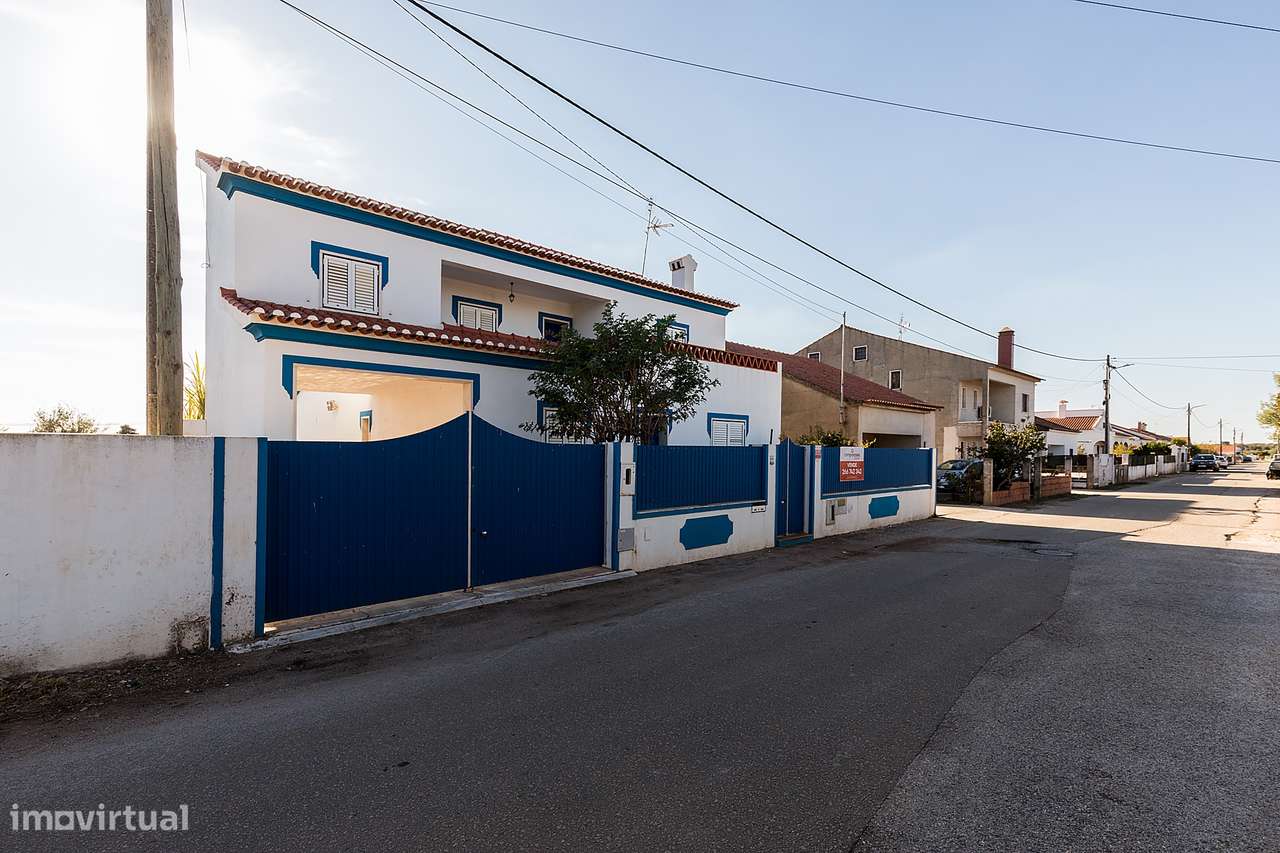Moradia Isolada T4+2 com 245 m2 em Lote com 961 m2 na Aldeia de Nora,-38