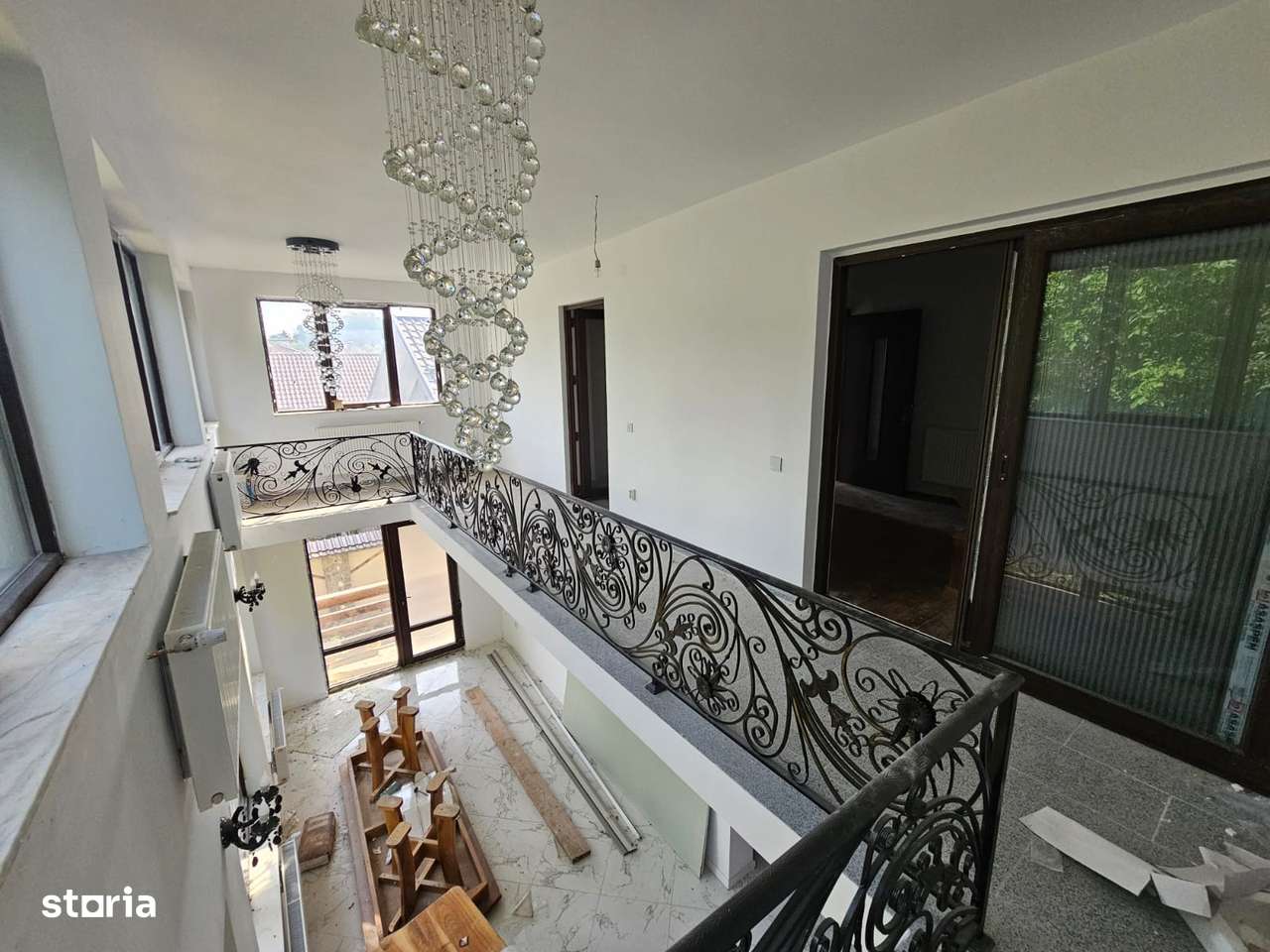 Casă de vânzare în Câmpulung, județ Argeș. - Imagine principală: 3/20