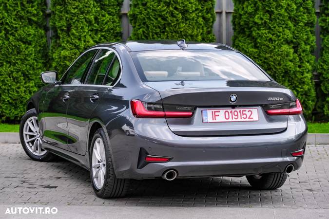 BMW Seria 3 330e iPerformance Luxury Line - 11