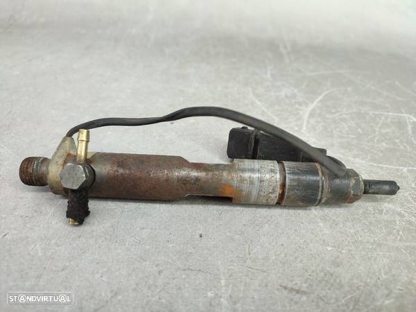 Injector Volkswagen Passat Variant (3B5) - 3