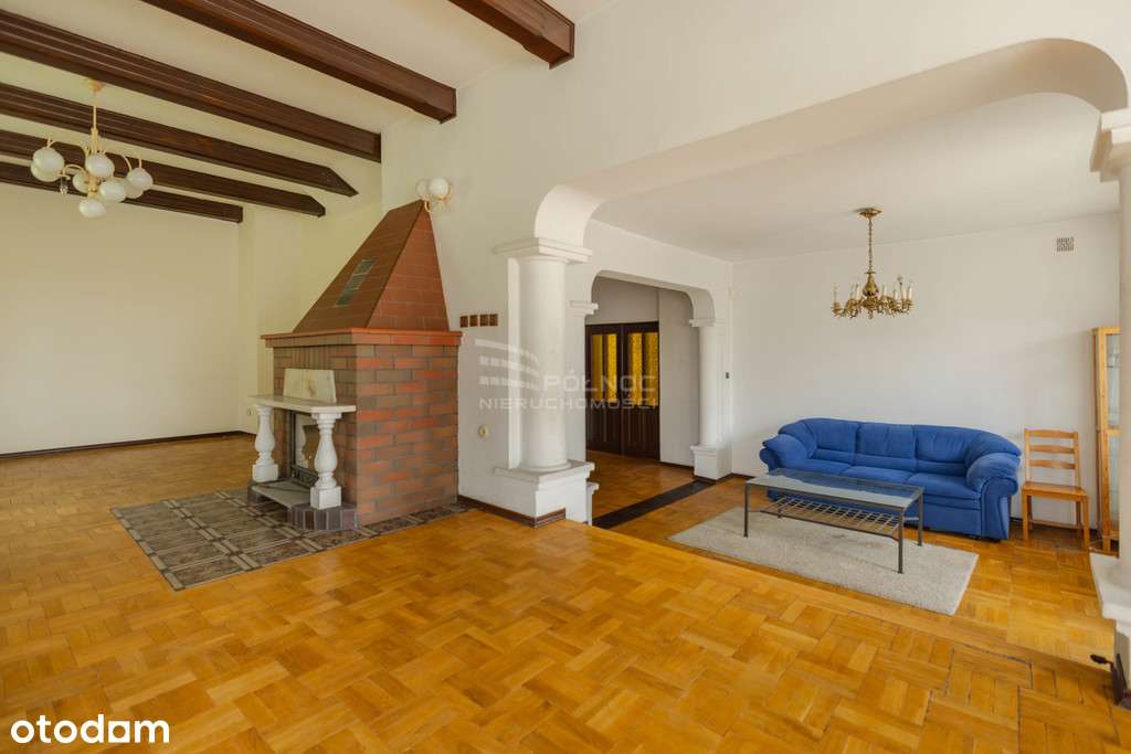 Unikalny, Duży Dom w Bliskiej Odległości od PKP-2