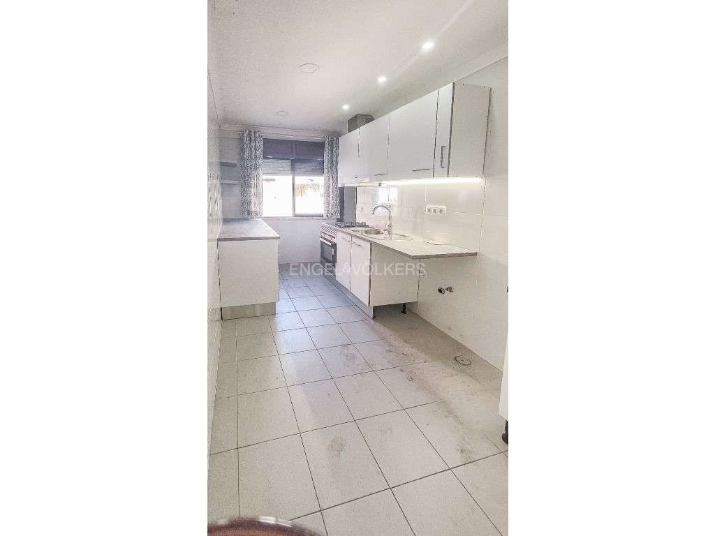 Acolhedor T2 com varanda na Amadora - Grande imagem: 4/16