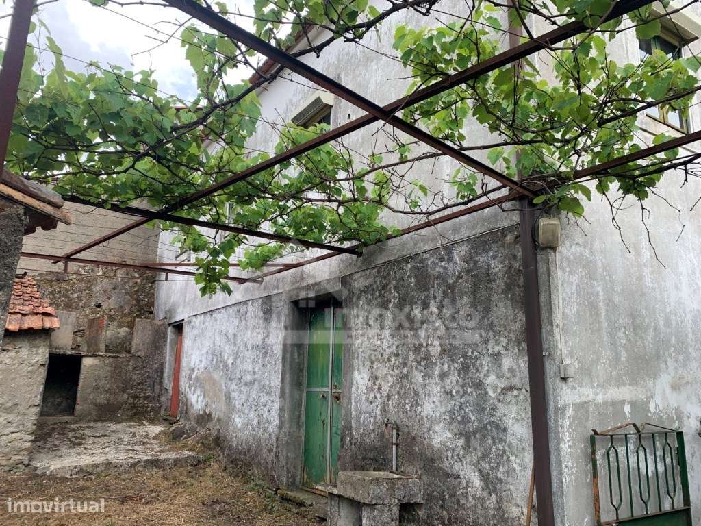 Moradia T4 para recuperar em Campelo, Figueiró dos Vinhos-7