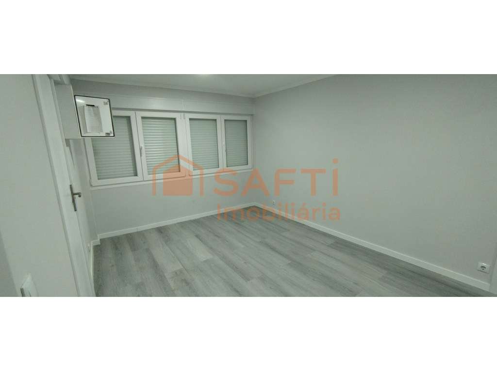 Apartamento T2 Totalmente Remodelado - Grande imagem: 5/12