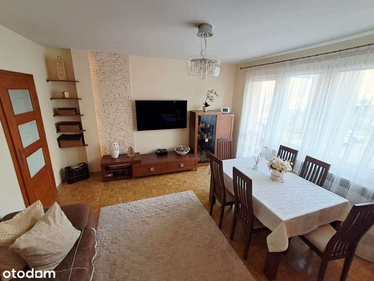 3 pokoje, pow. 66m2, balkon, II piętro, do zamieszkania, os. Dobrzec-1