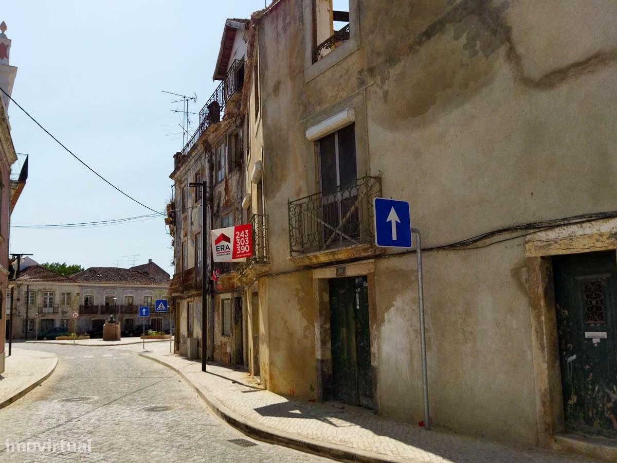 Prédio próximo do Rio Tejo - Grande imagem: 4/6