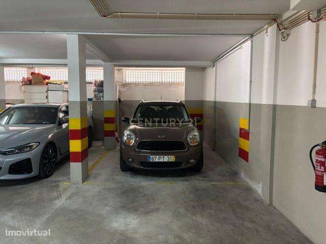 Apartamento T3 com varanda e estacionamento - Rua Duque de Terceira-12