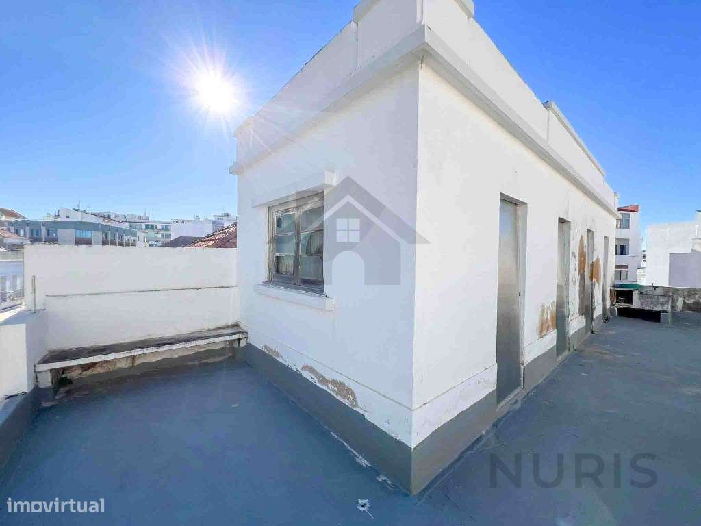 Moradia T3 com Espaço Comercial para Venda em Portimão-16