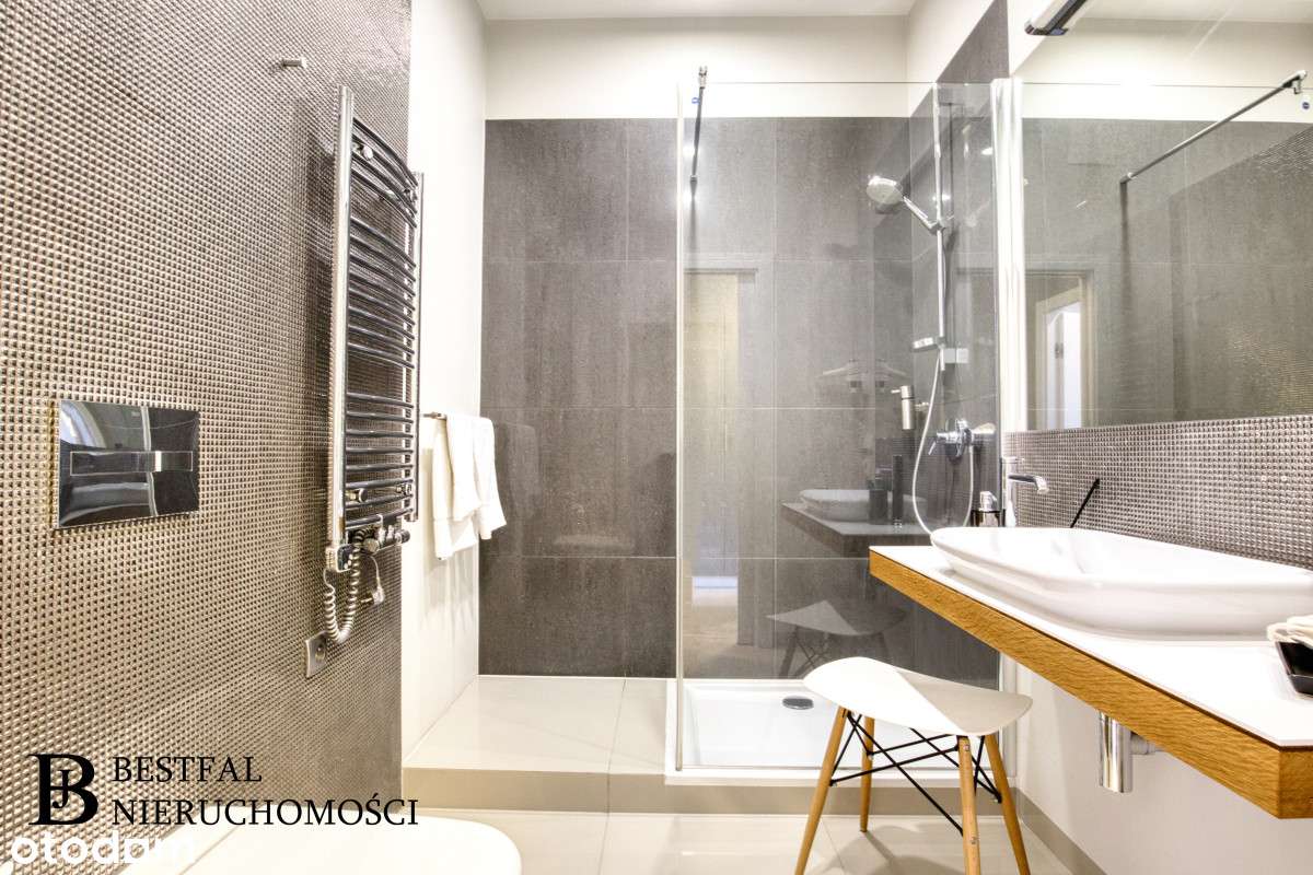 Apartament  z halą garażową balkonem i tarasem-5