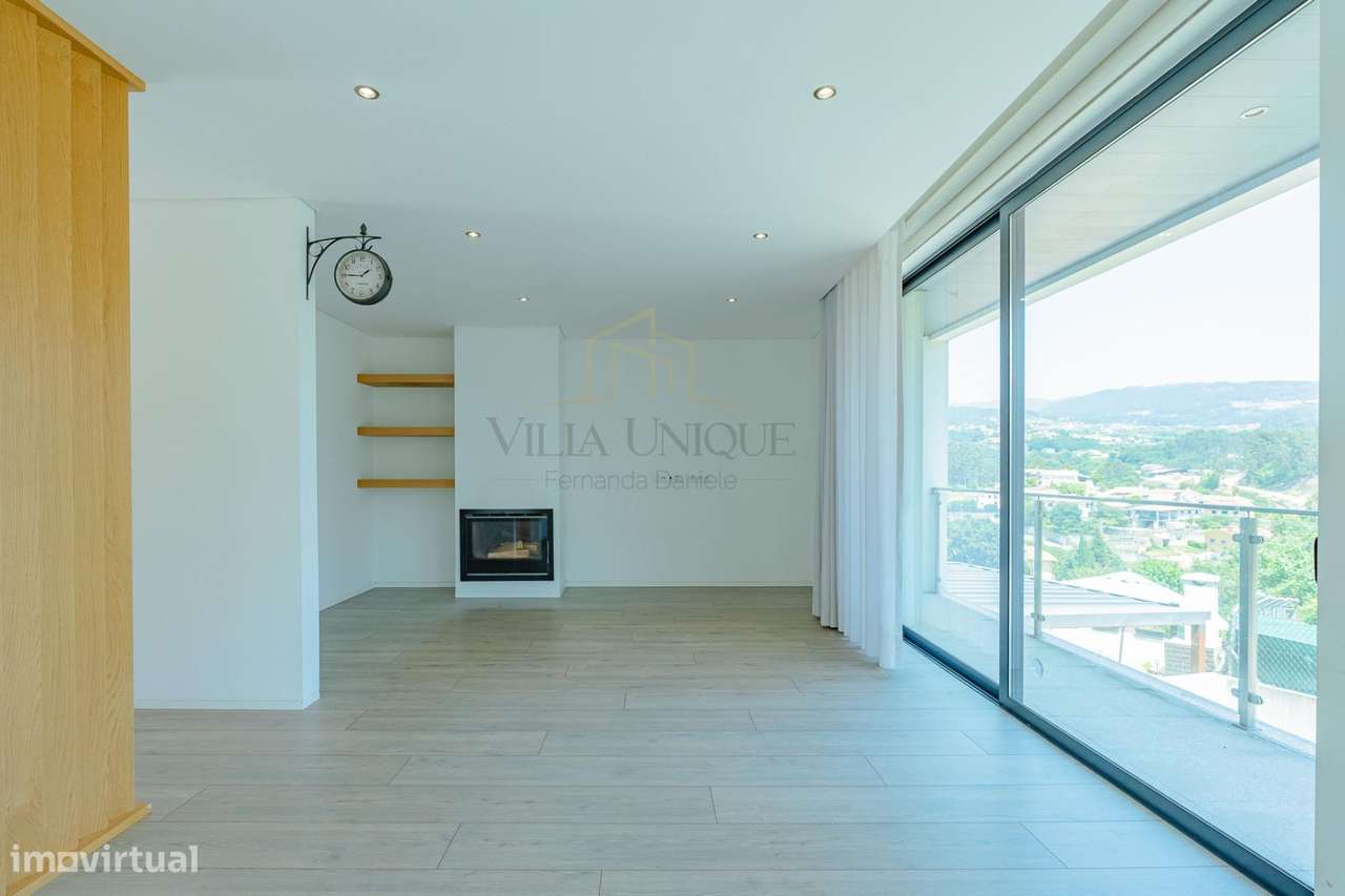 Moradia T4 Moderna com 3 Suítes em Terreno de 460m2-42